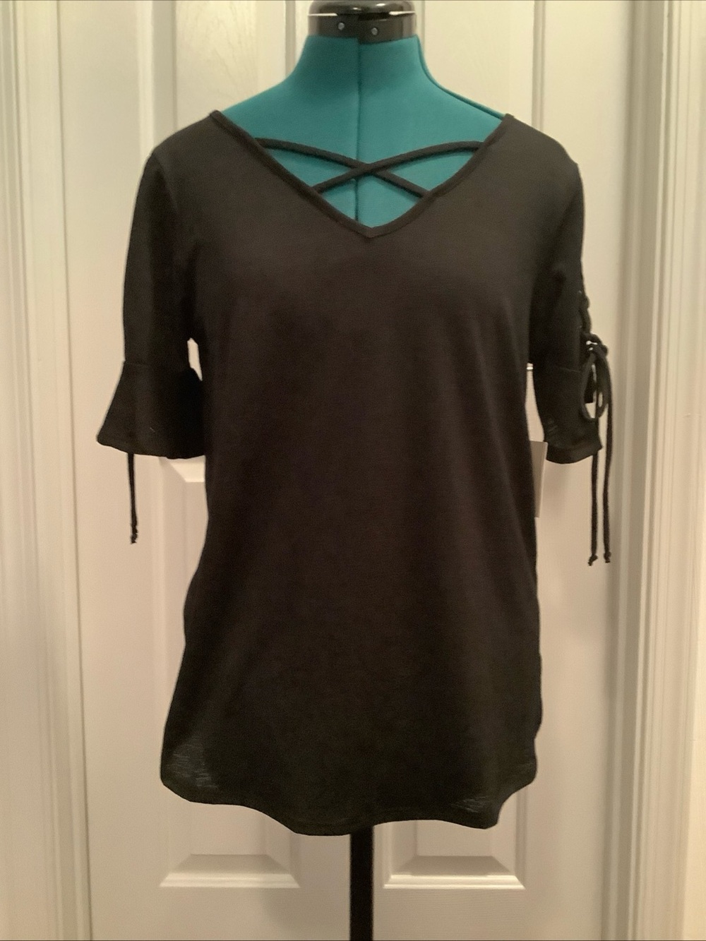Corvia Women’s Black Short Sleeve With Ties Top Size M Criss Cross V-Neck Nwt Sm